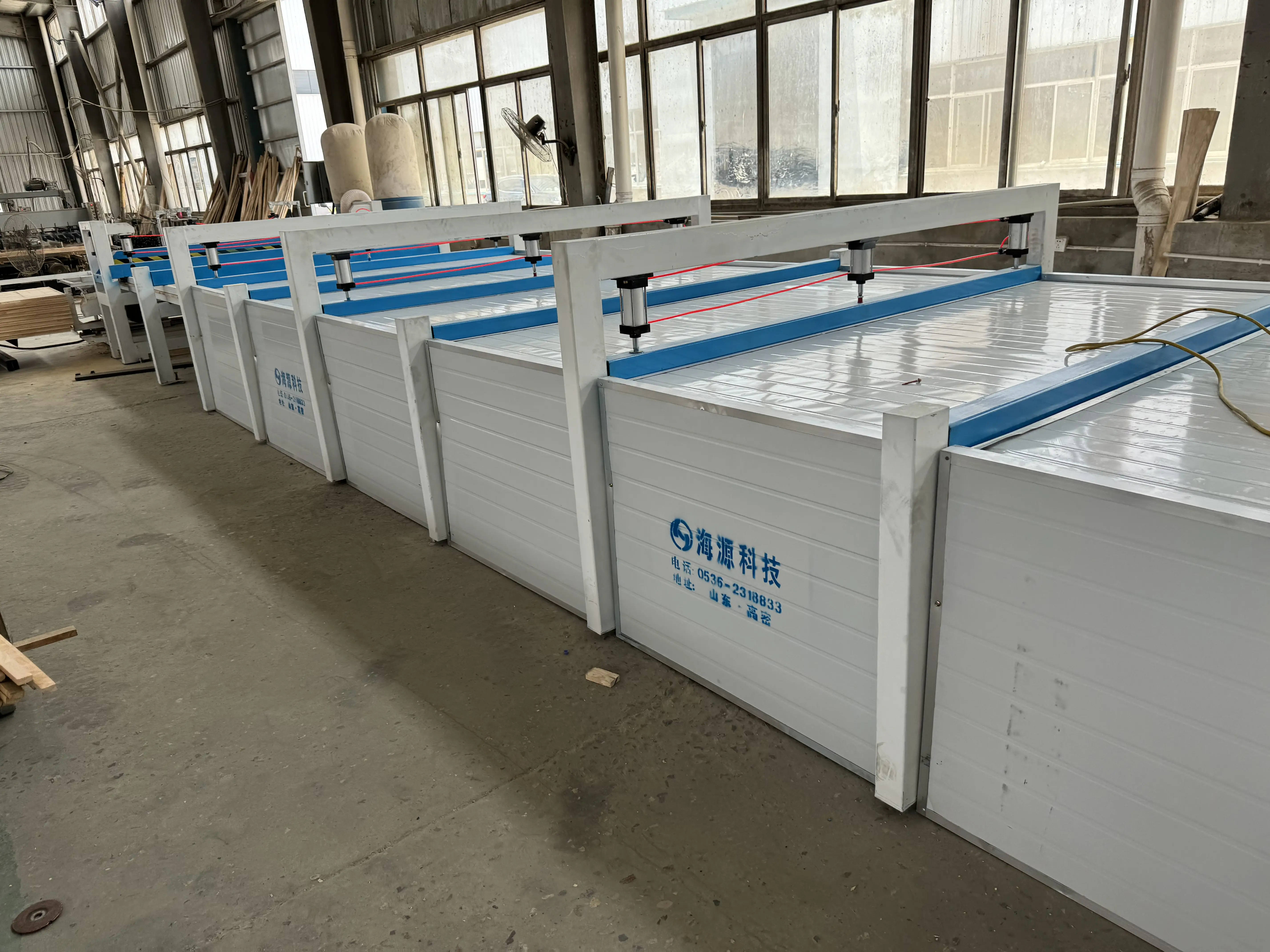 指接拼板機(jī)：木工自動(dòng)拼板機(jī) 提升木材利用率的木工利器