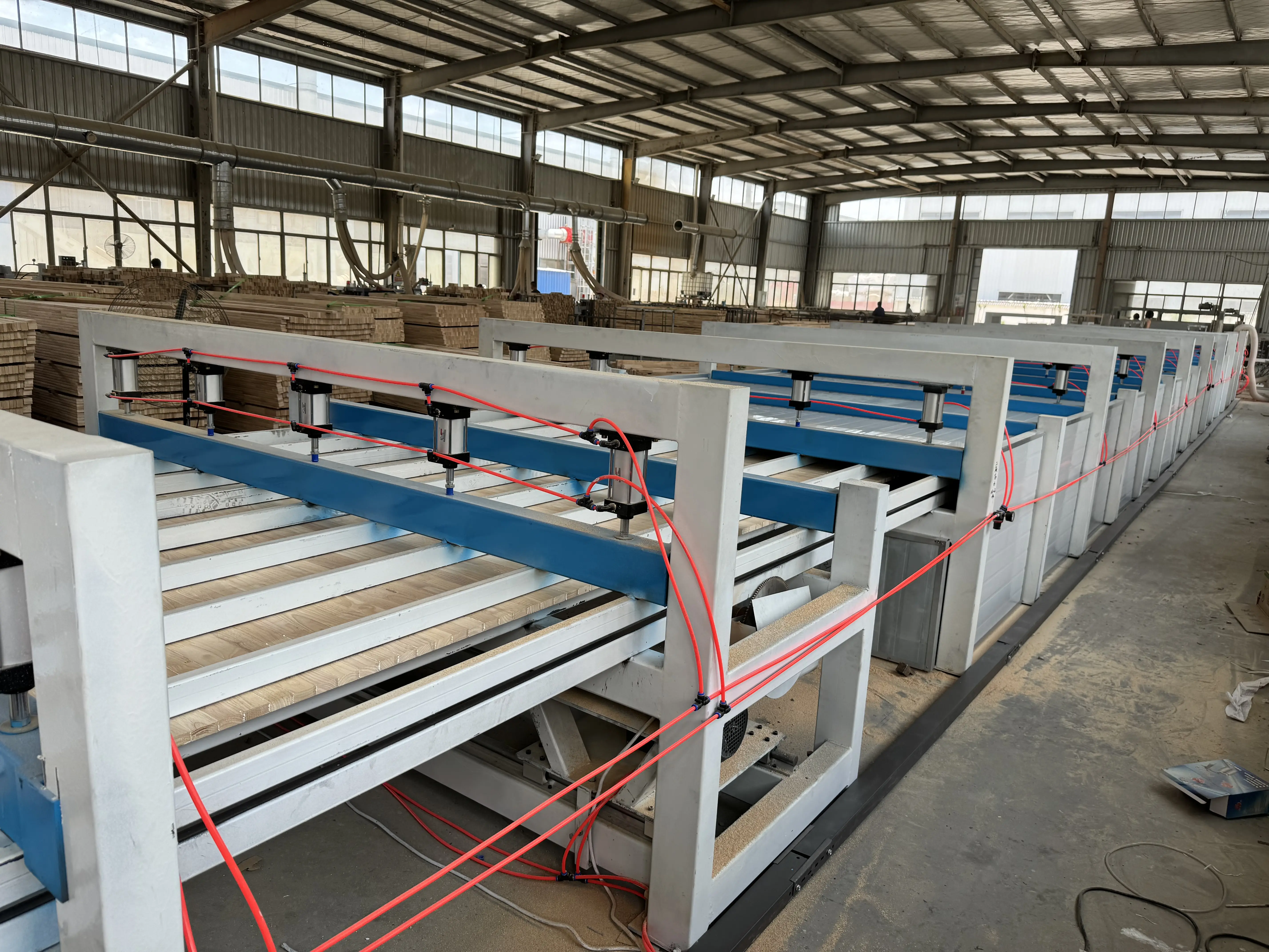 拼板機木工 臨沂拼板機：木工行業高效生產的得力伙伴